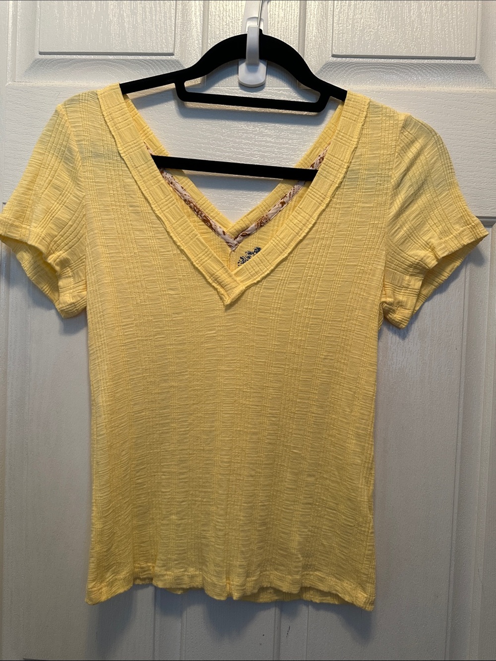 Anthropologie Pilcro Butter Yellow V-Neck Short Sleeve Women's Tee Size M